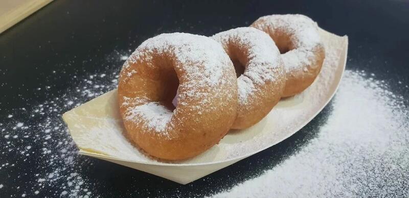 Пончик с сахарной пудрой